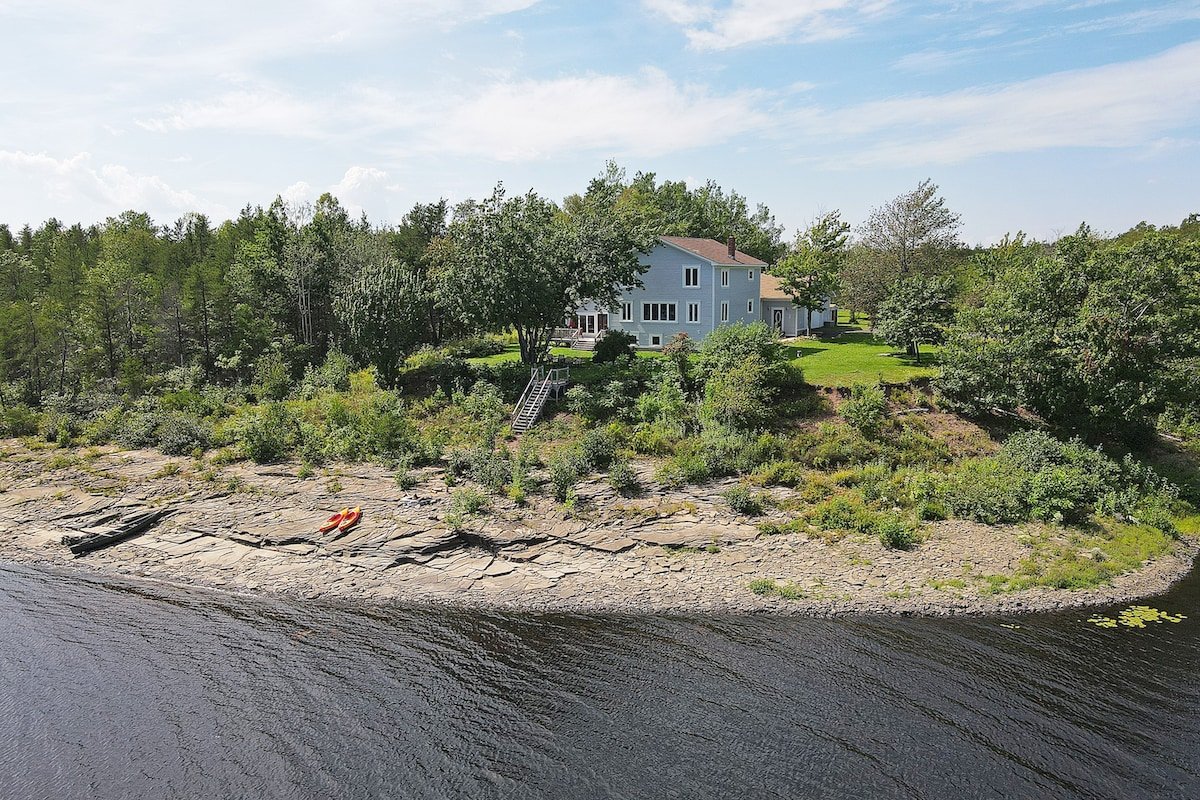 Shaleside-3Bed-sleeps11-lakehouse-private/peaceful gallery image 2