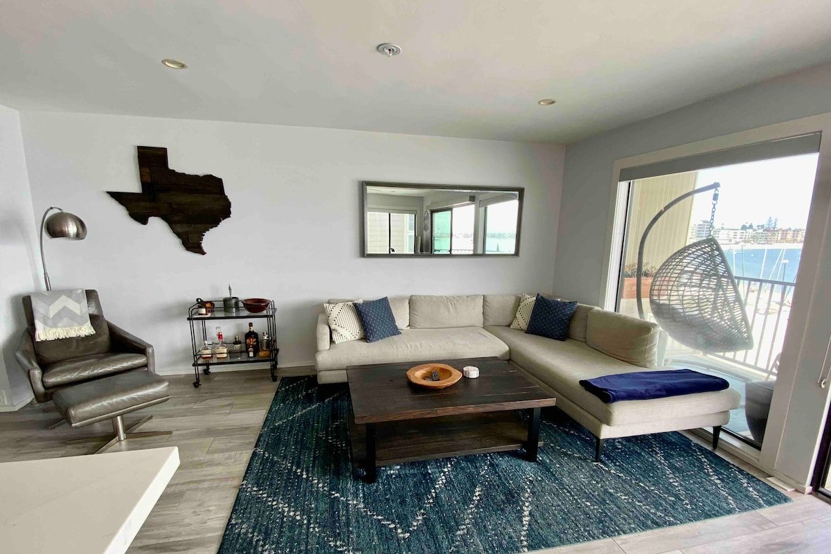 Luxury Waterfront Condo with Direct Beach Access! gallery image 5