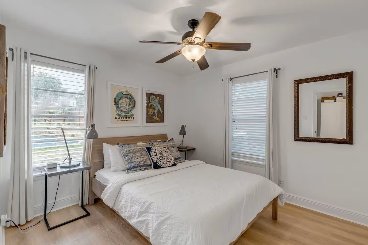 Fun Pool&Spa SoCo Oasis w/Casita gallery image 4