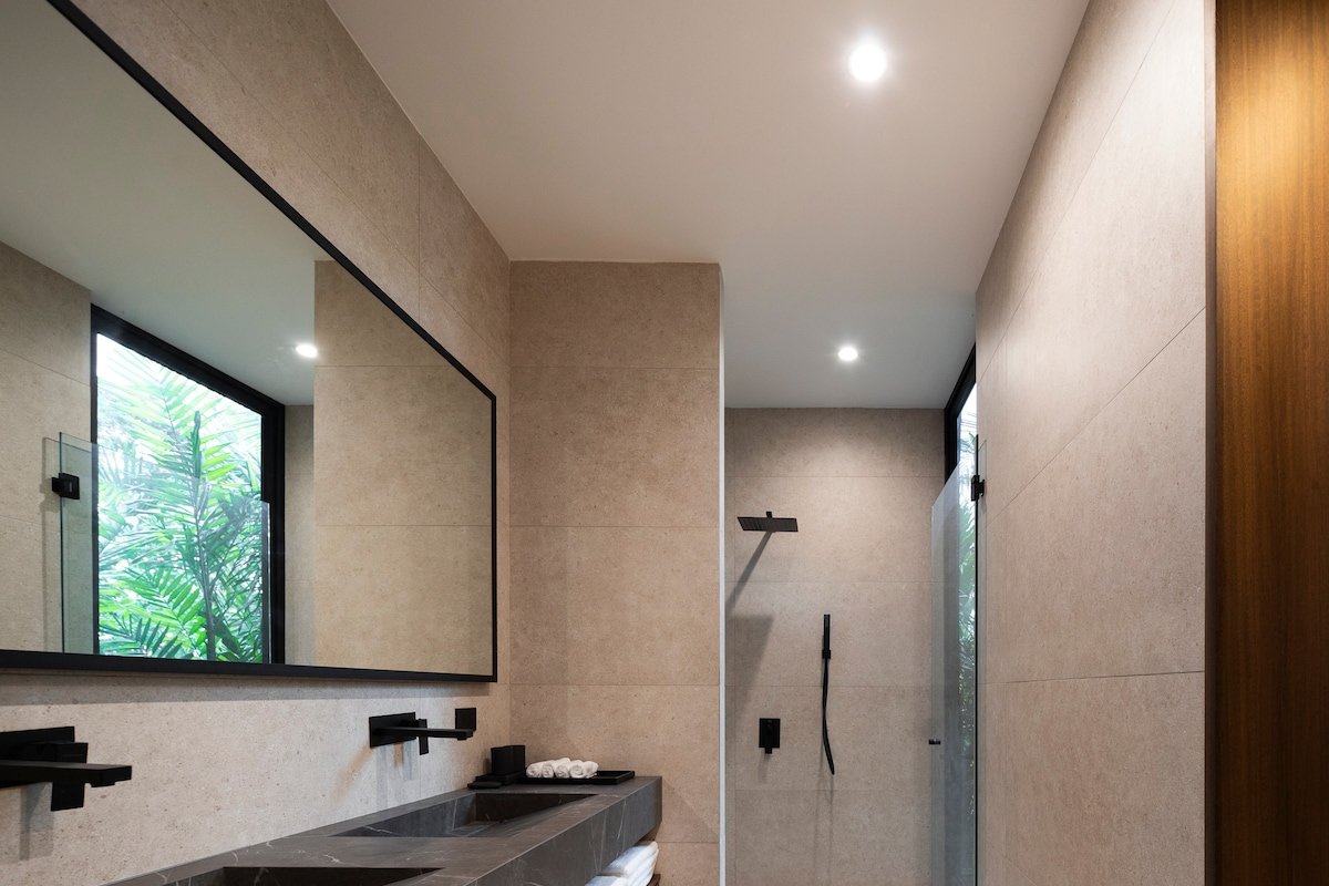 Nalani | Luxe- Semi Olympic Pool & Beach Access gallery image 3