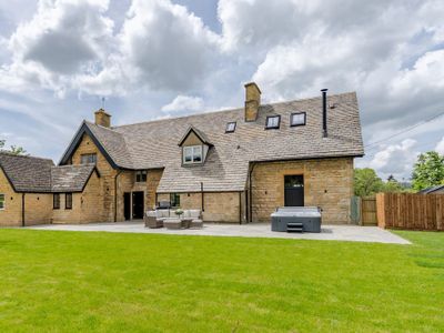 Old Laundry with hot tub, pet friendly, Winchcombe
