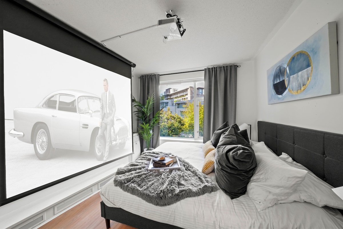 Private Rooftop l Spacious 3 Bed/2.5 Bath Townhome gallery image 4