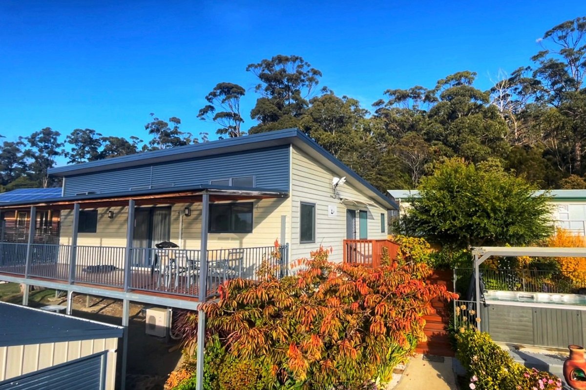 Orford Beach Retreat – The Captain’s Quarters