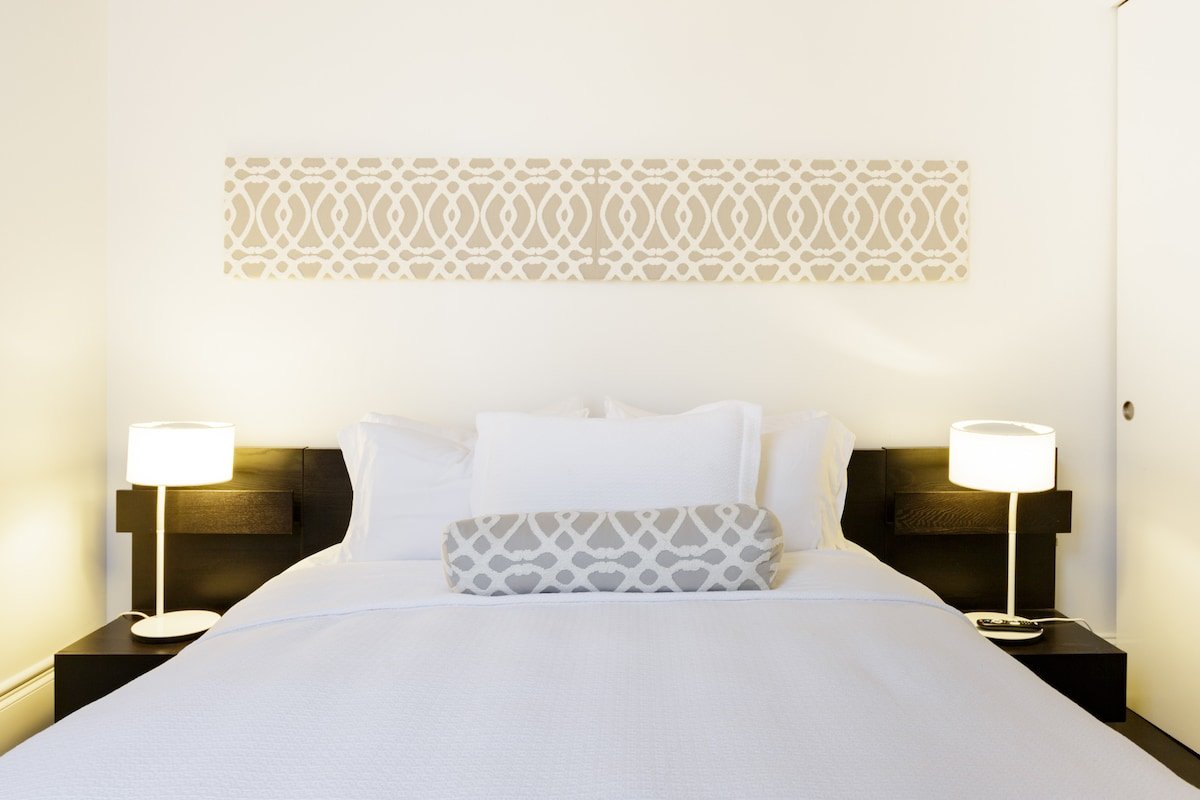 Walk to the French Quarter from Financial District Apartment gallery image 2