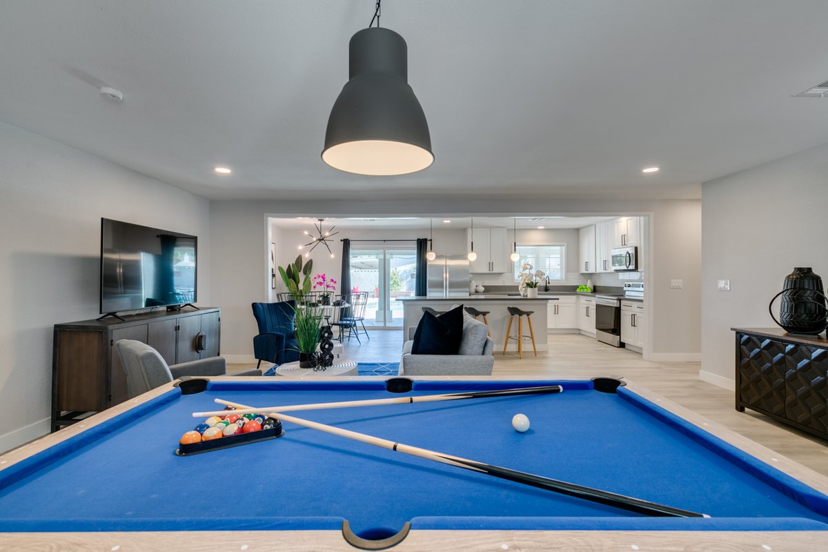 Lovely 5B/3B Home with Pool– Las Vegas Retreat