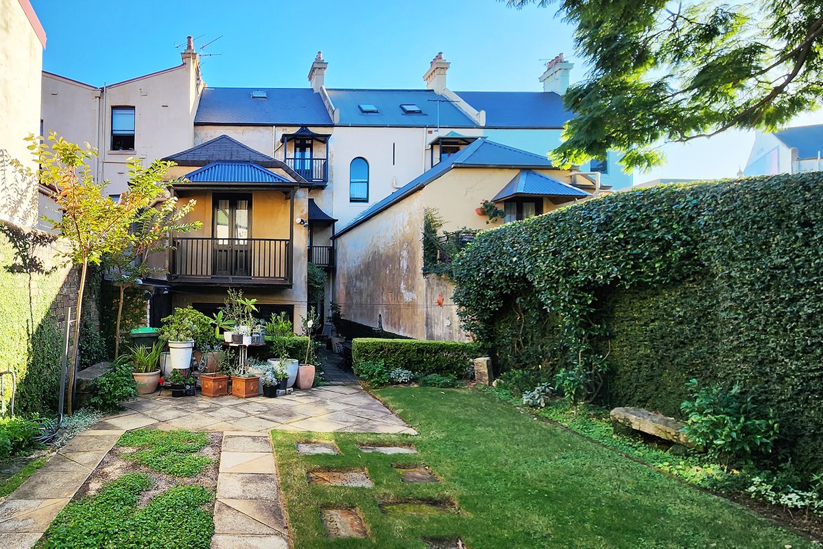 Grand Inner City Home with Secret Garden. Parking