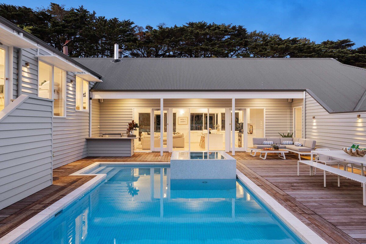 La Casa Bella | Pool, Spa & Sauna gallery image 2