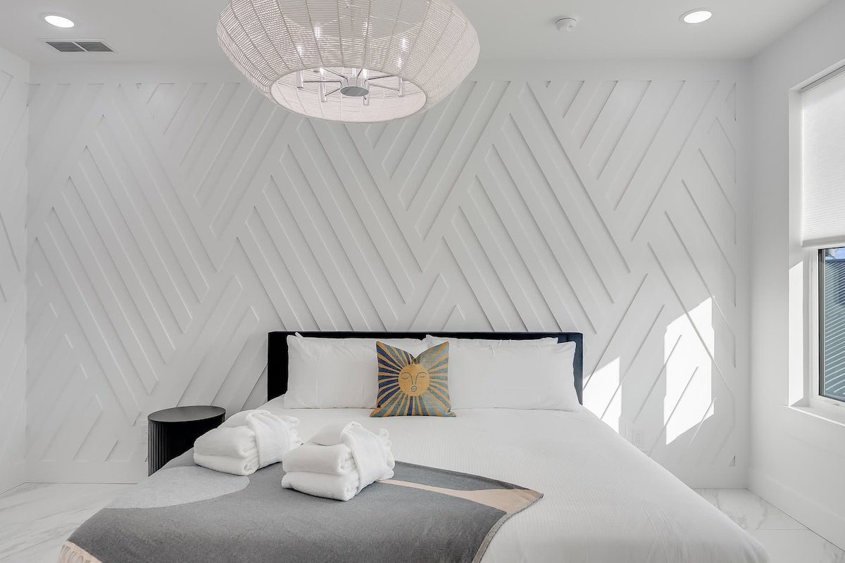 LUX “The Ohana” Pvt Pool, Golf Cart, Steps 2 Beach gallery image 4