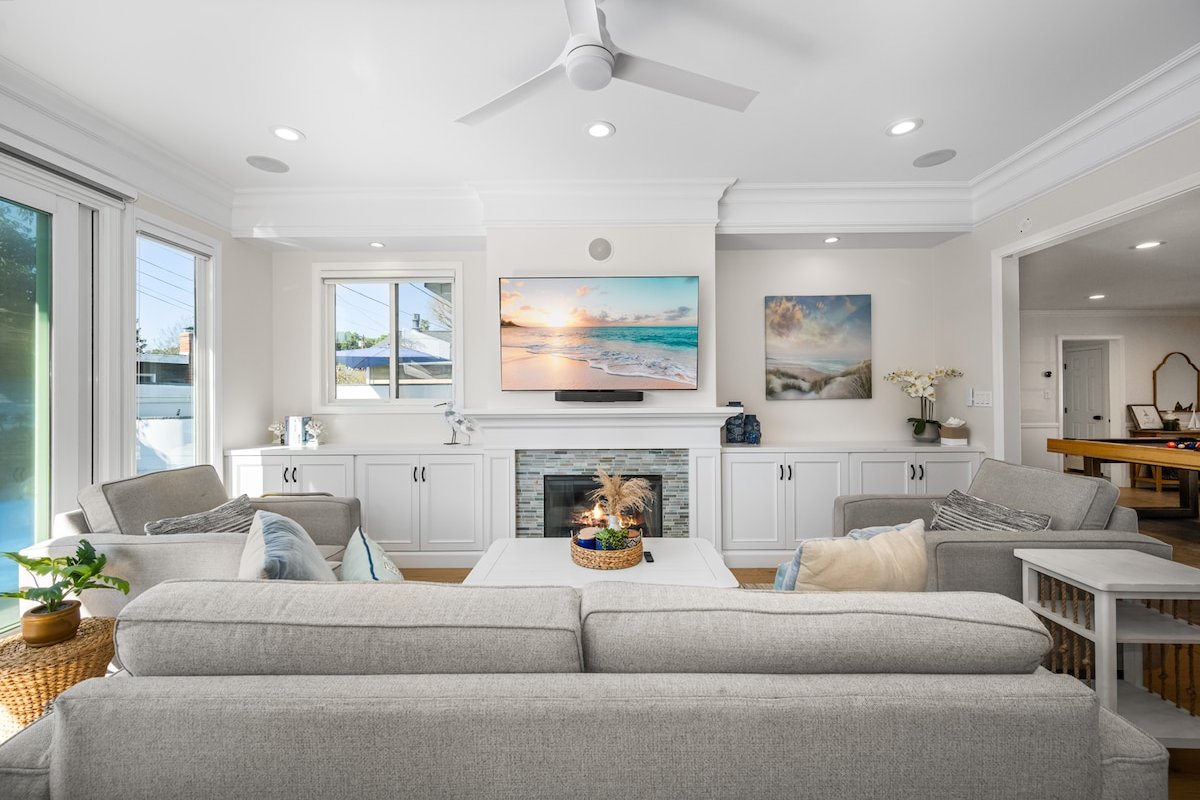 Coastal Chic Haven: pool, billiards near beaches gallery image 5