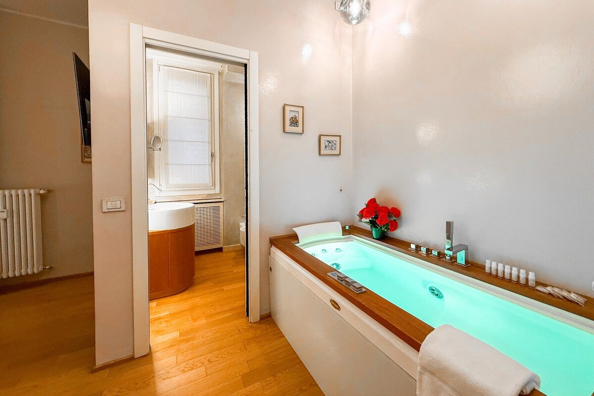 JACUZZi 170mq 3 camere – Lusso in Via Tortona gallery image 3
