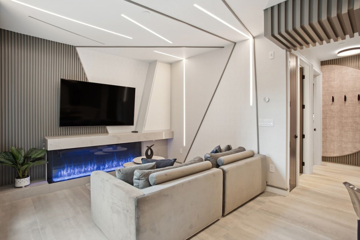 Luxury 2 Bedroom Downtown Beachside Unit gallery image 2