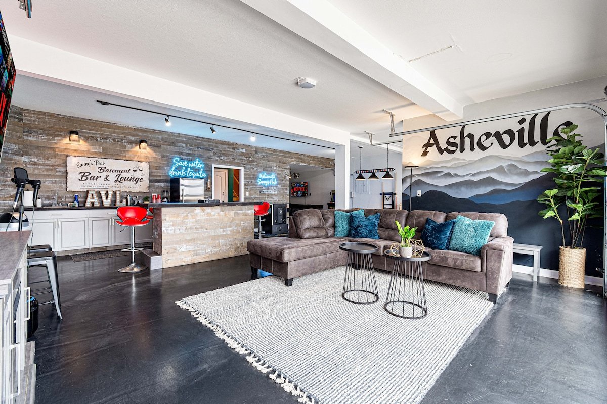 Entertainment & Hosting Dream: Amenities 6k+ sq ft gallery image 3