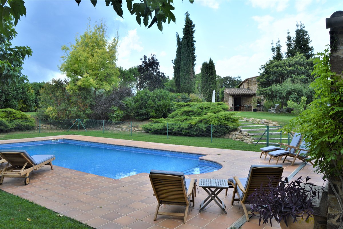 Magnificent Catalan mas in idylic countryside