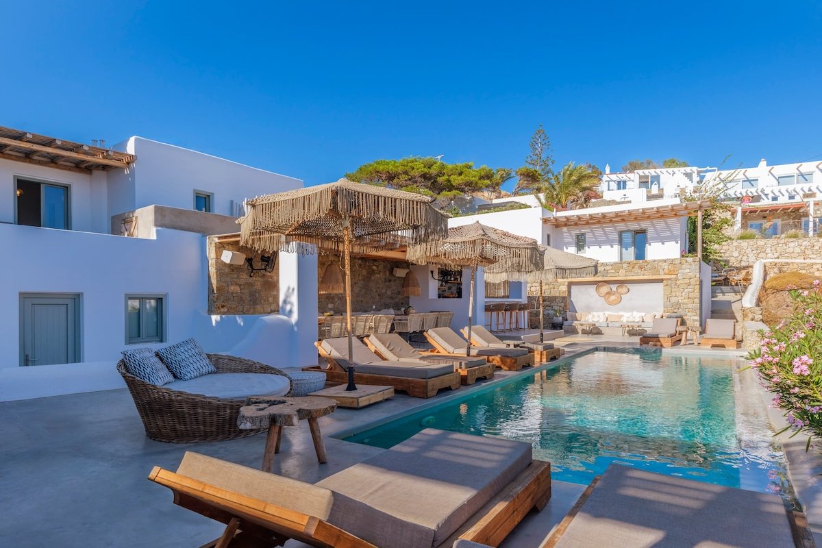 Trinity Mykonos | Sea view Villa near Scorpios gallery image 4