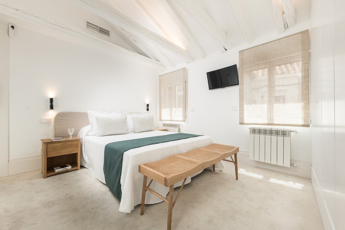 Homeclub | Design Penthouse in Justicia, Madrid gallery image 3