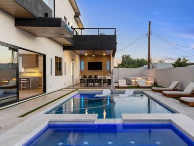 Scottsdale Desert Luxe Retreat – 6BR Luxury Home