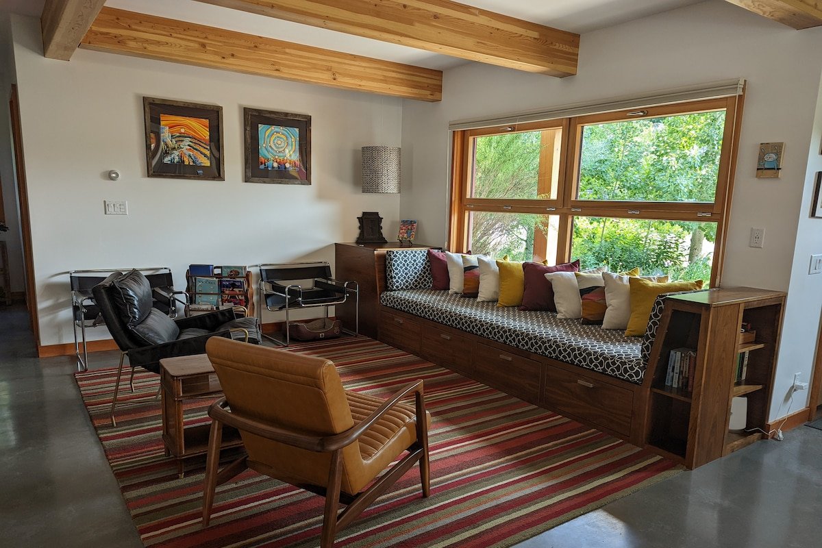 Downtown Beall Park Modern 2 Bedroom gallery image 3