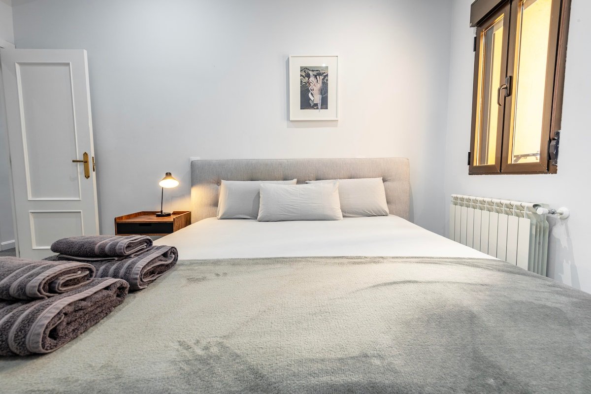 Large apartment in Malasaña – 3 bedrooms gallery image 5