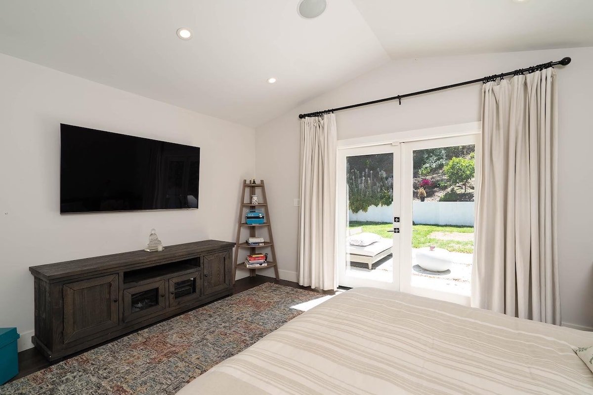 Beautiful Modern Large 2 Bed House Beverly Hills gallery image 5