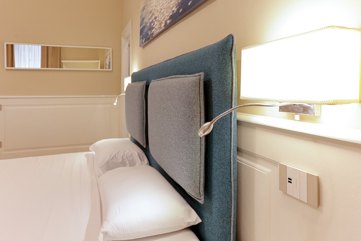 Apartment for 6 persons with 3 bathrooms in Chiaia gallery image 4