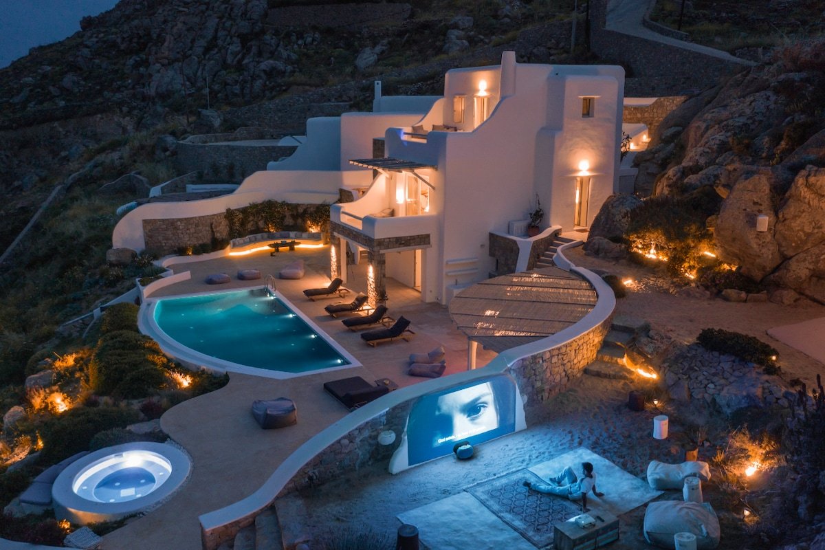 Stunning Villa, INSANE Views, disco, Hotub, Cinema gallery image 2