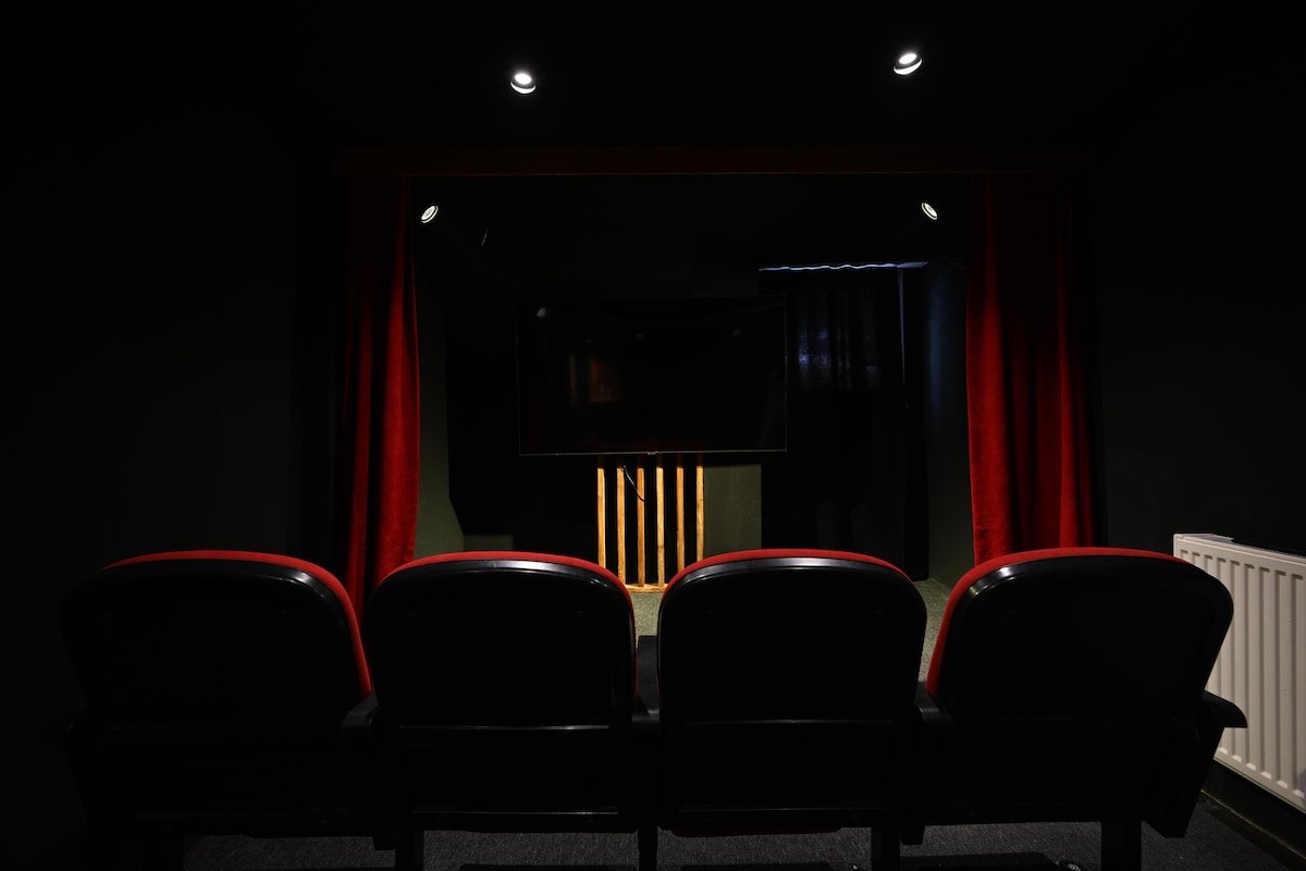 Historic Luxury Dubleks -Jacuzzi & Private Cinema gallery image 5