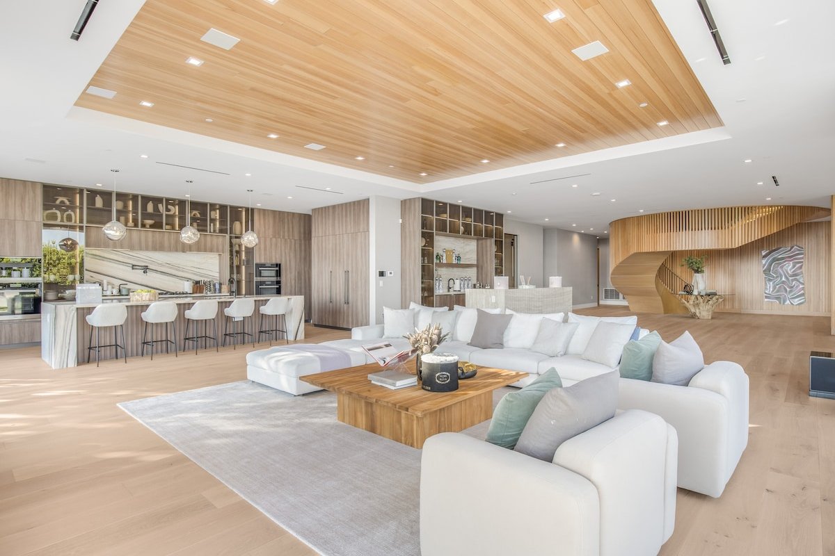 Opulent Bel-Air Paradise Perfect for Elegant Stays gallery image 5