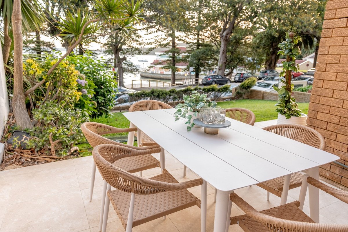 3 Bedroom Beachfront Manly Garden Apartment gallery image 4