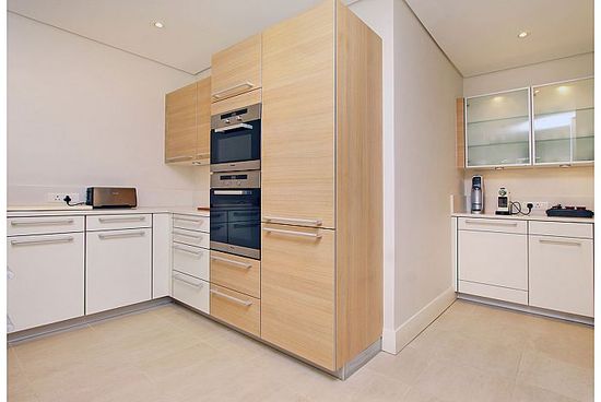 Photo 3 of Pembroke 009 accommodation in V&A Waterfront, Cape Town with 1 bedrooms and 1 bathrooms