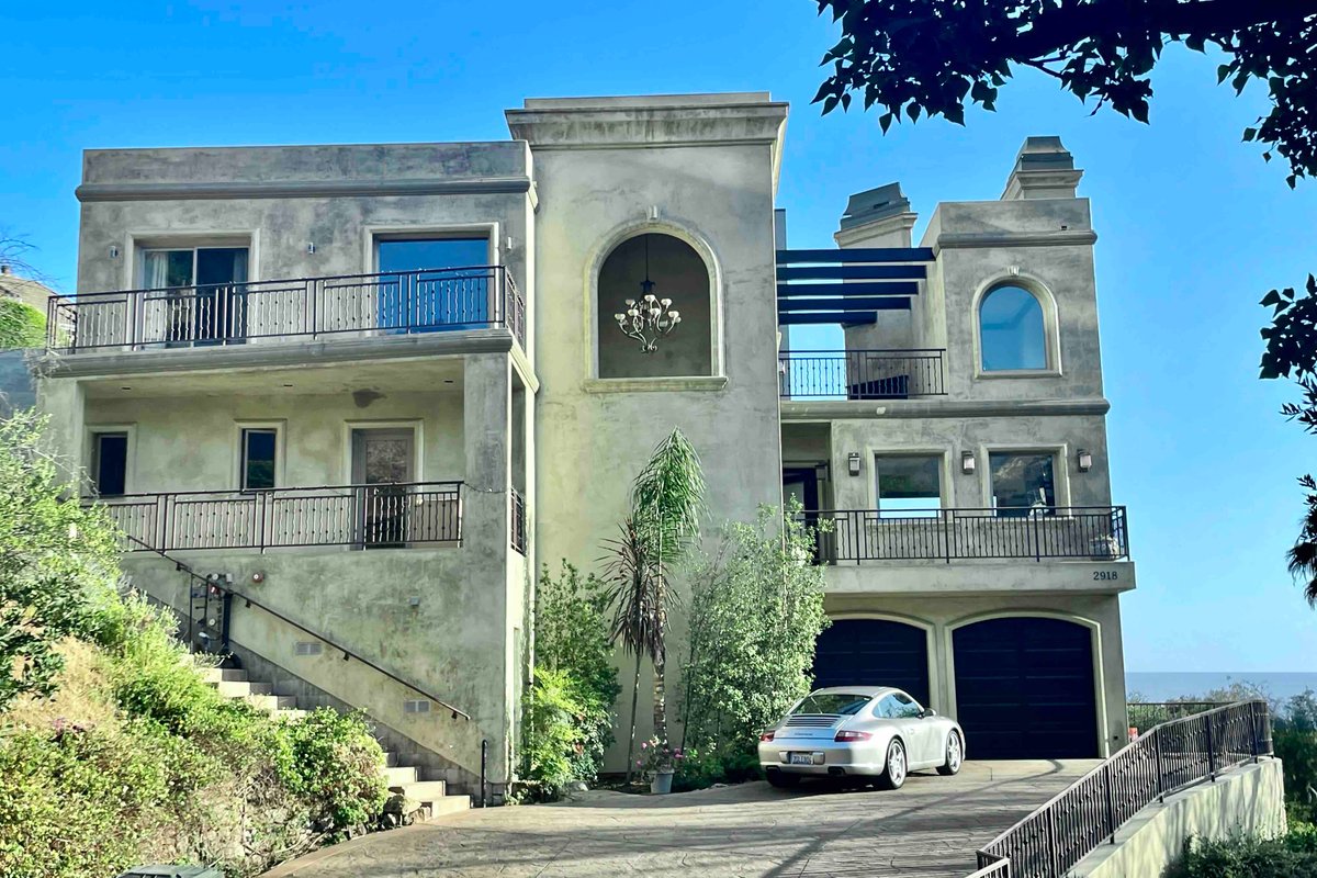 Gorgeous 4 bedroom ocean view villa with hot tub
