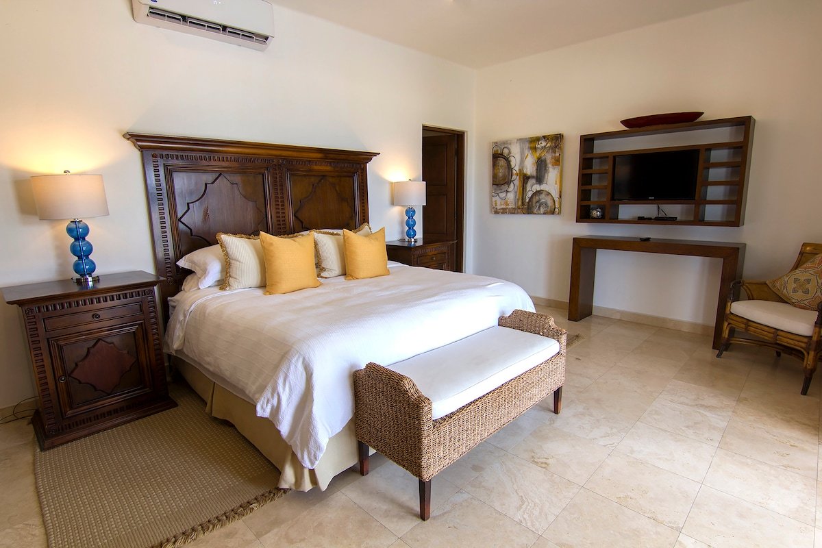 Beachfront Luxury – Villa Delfines by Cabo Villas gallery image 4