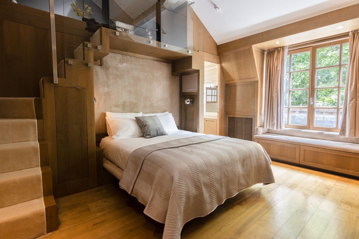 Mayfair 2 bedrooms penthuse with AC gallery image 4