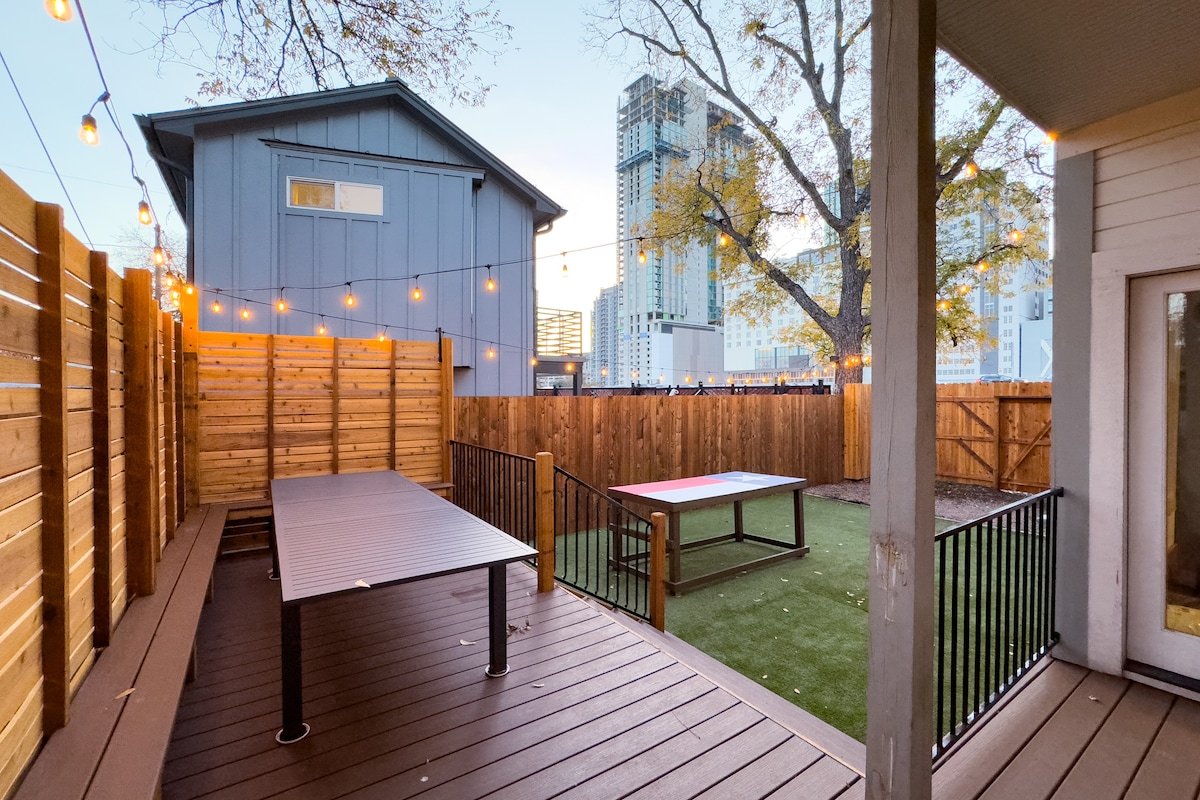 Walk to Rainey | Bachelor(ette) House | Sleeps 22 gallery image 4