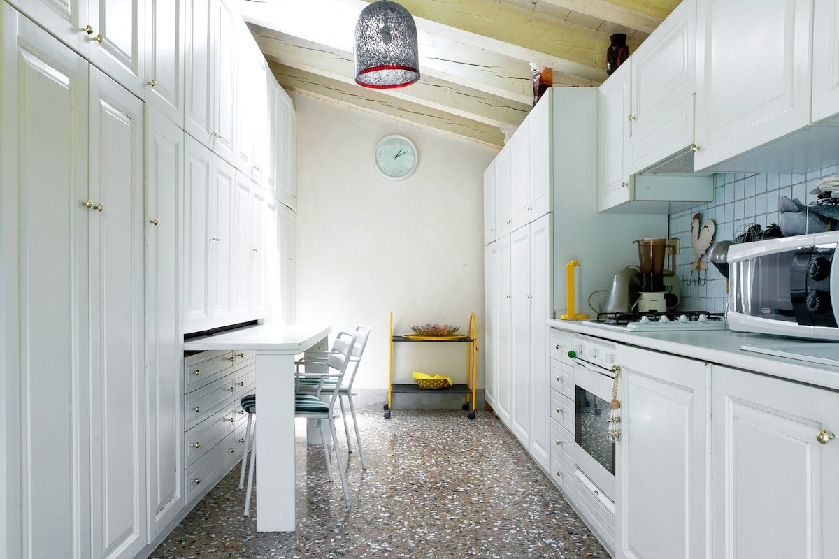 Venetian Atelier gallery image 5