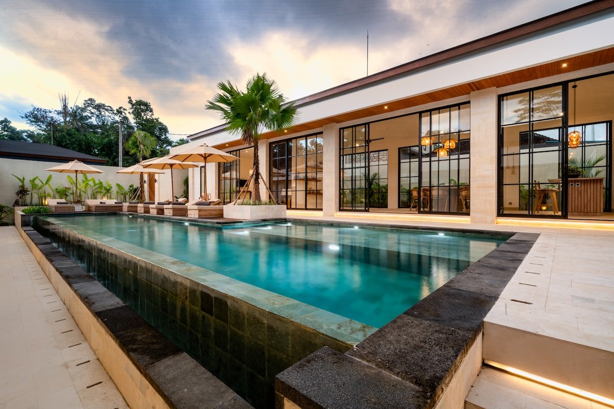 10 BR Family Villas w/ Private Pool & Gym in Ubud