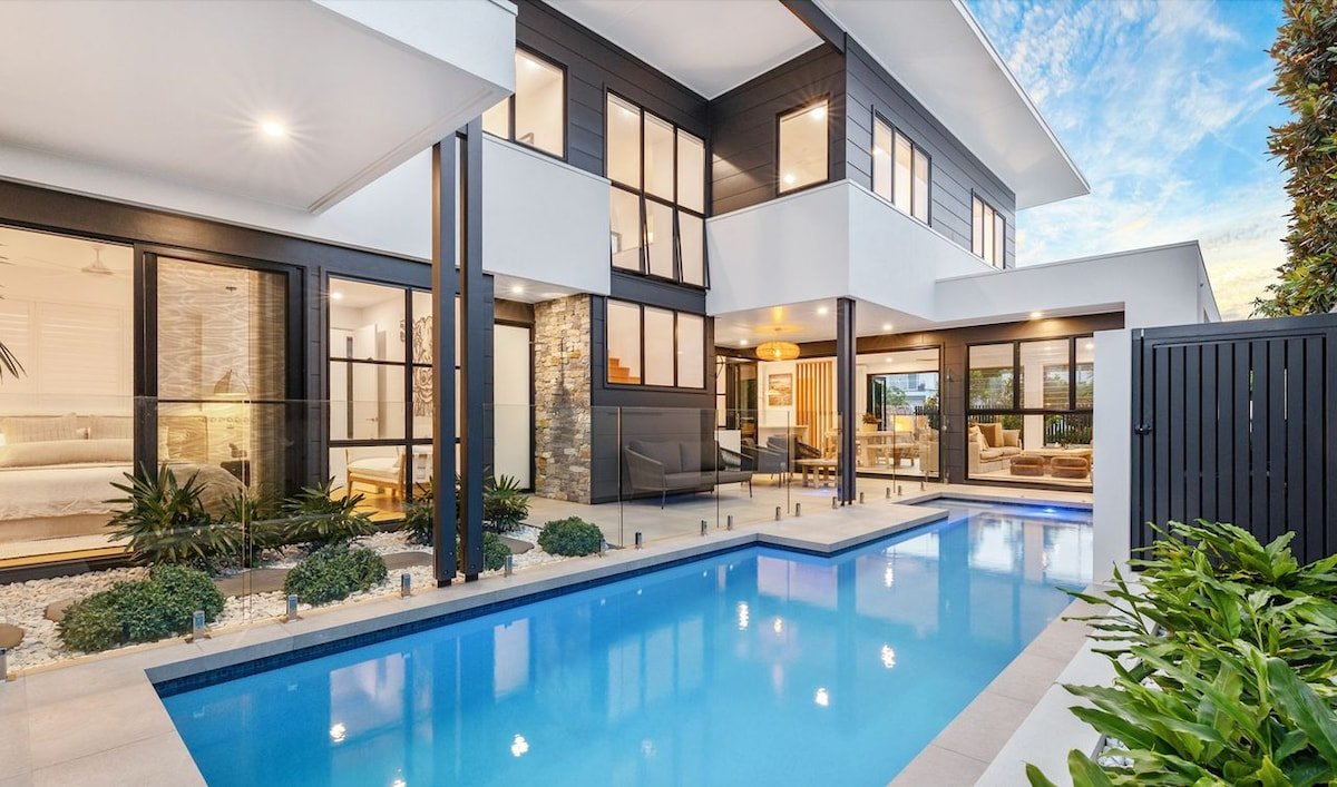 Solis – Luxury Casuarina House gallery image 2