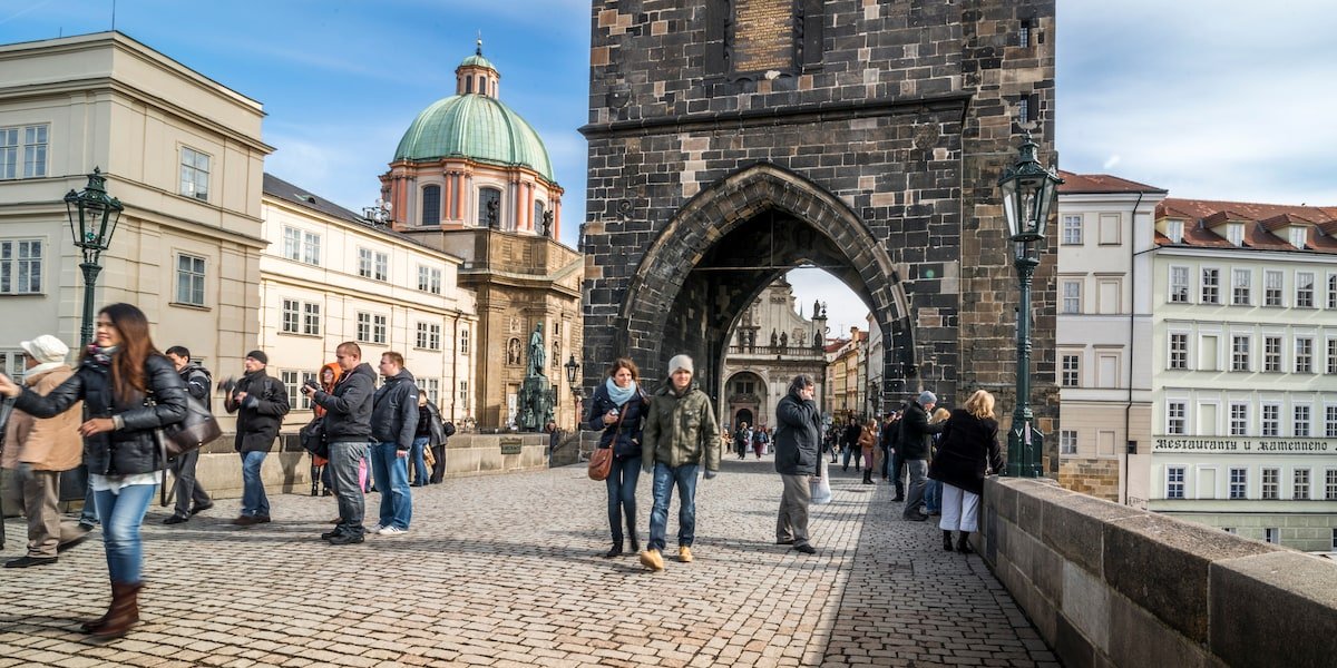 4 Bedrooms Comfortable Apartment in the Center gallery image 2