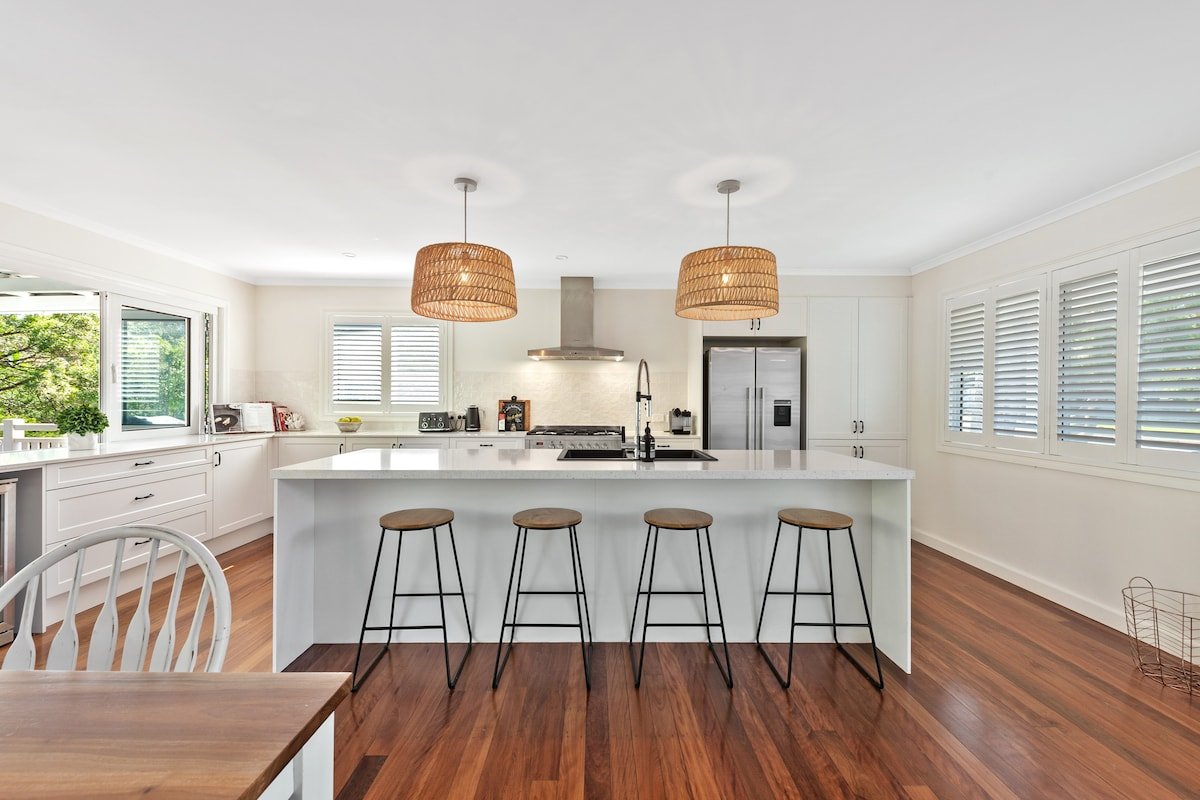 A Family Affair ~ 4 Bed/2.5 Bath/ 3 Car / Pool! gallery image 4