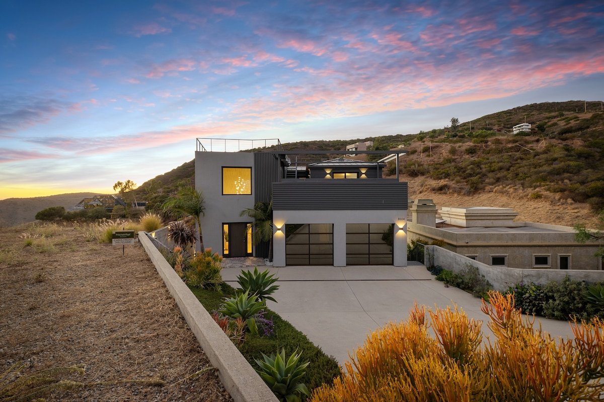 Malibu Canyon | Ocean & Mountain Views + Balcony gallery image 2