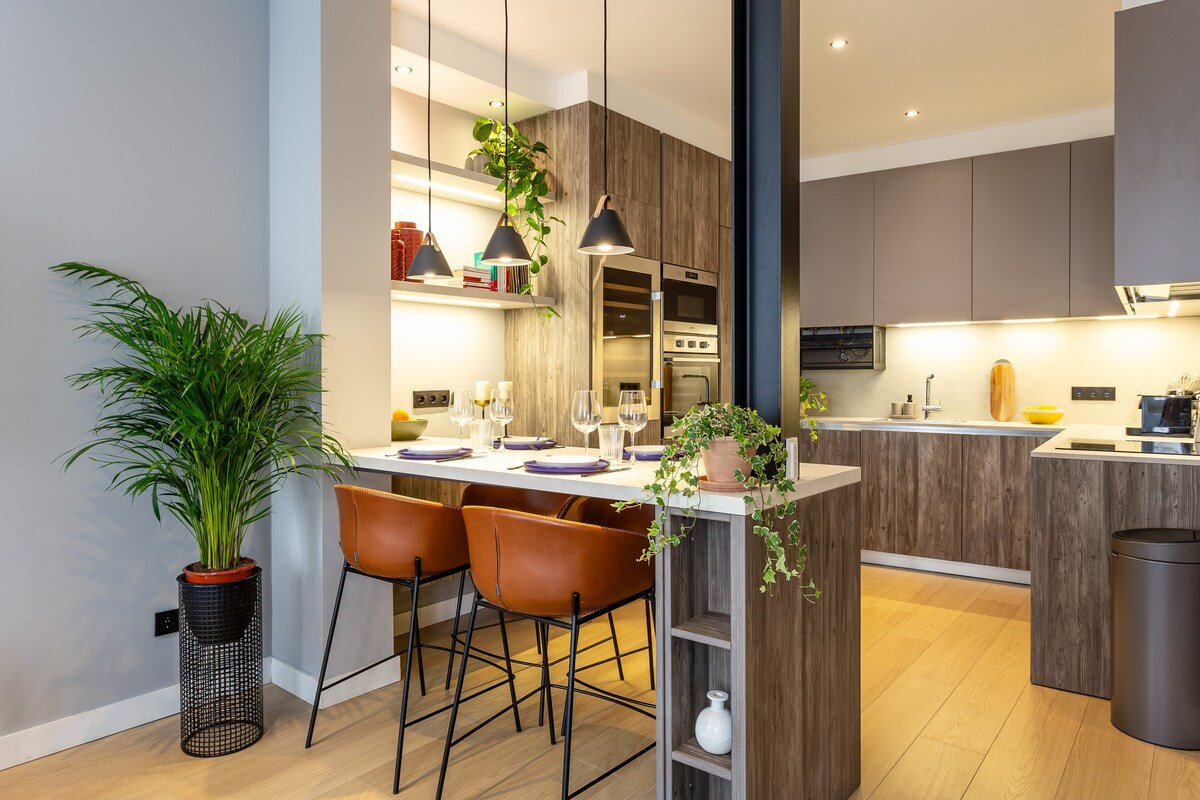 Stylish Central Retreat near Praça das Flores | AC gallery image 3