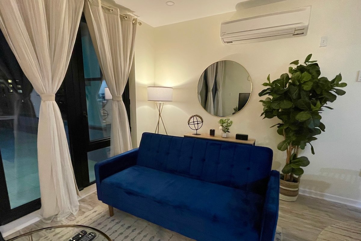 Chic Penthouse w/Terrace, Laundry,15mins to Midtwn gallery image 3