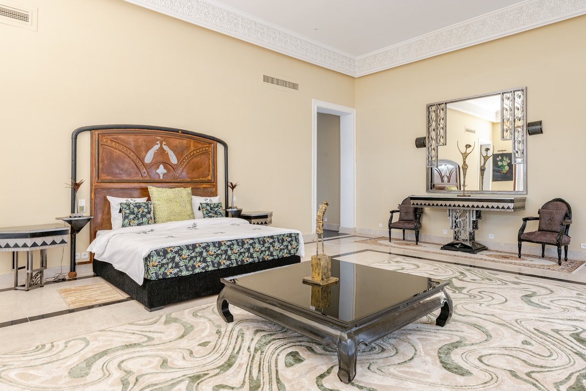 Luxury Villa/Pool/chef/ 20 min to Center gallery image 2