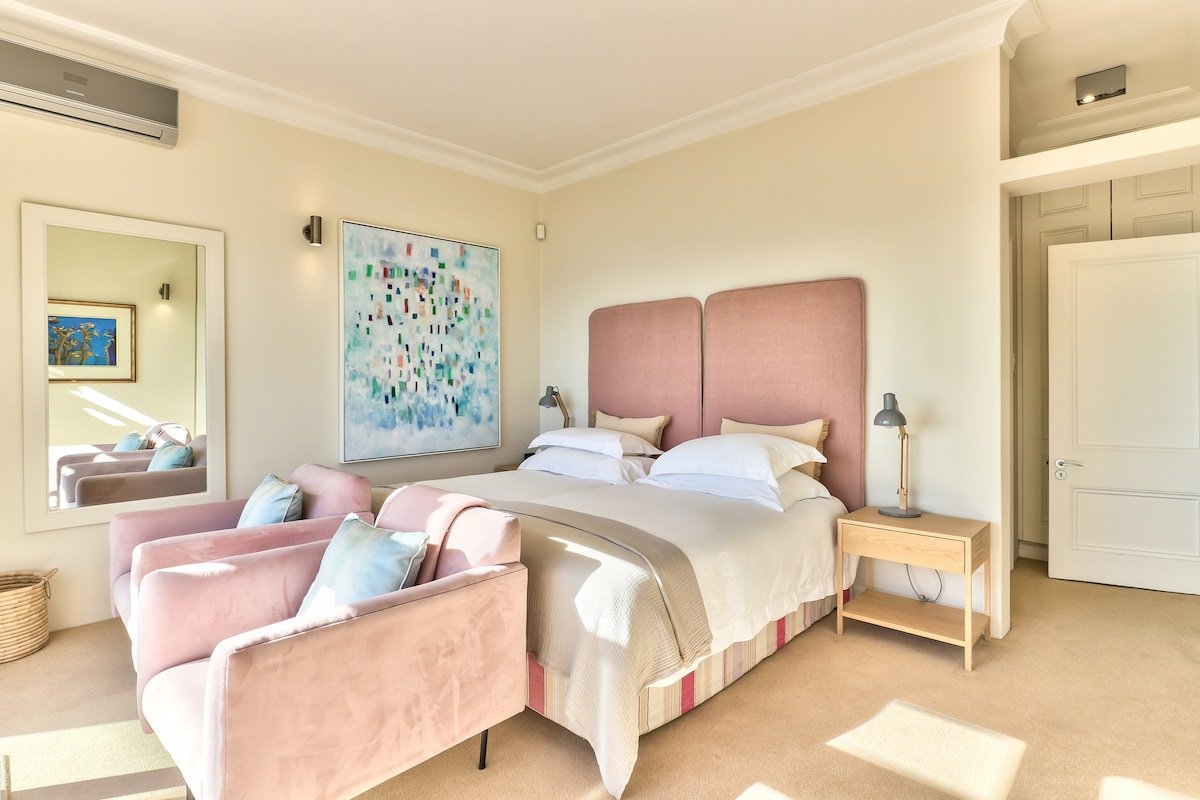 The coastal enclave, Bantry Bay gallery image 4