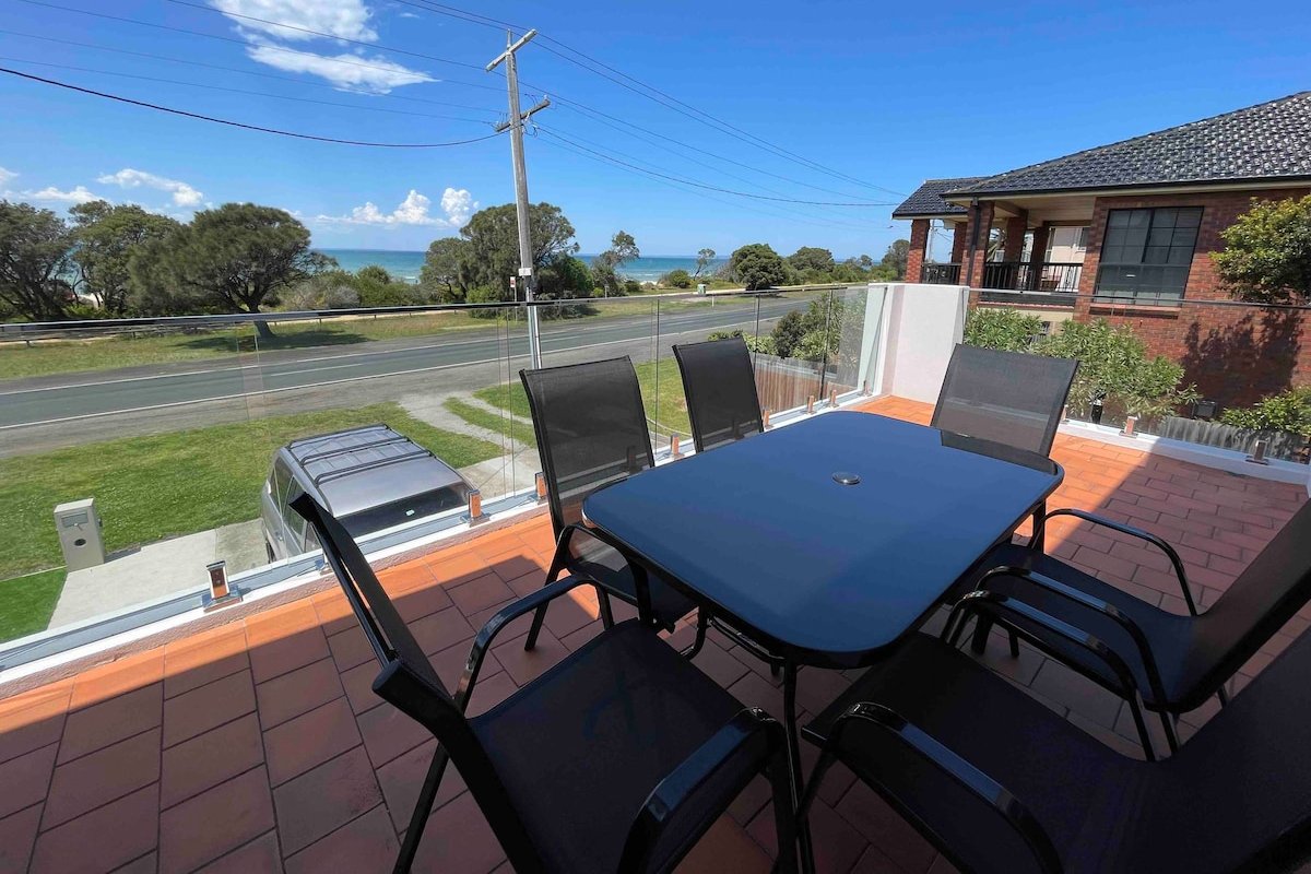 The Waterfront – The beach at your doorstep! gallery image 5