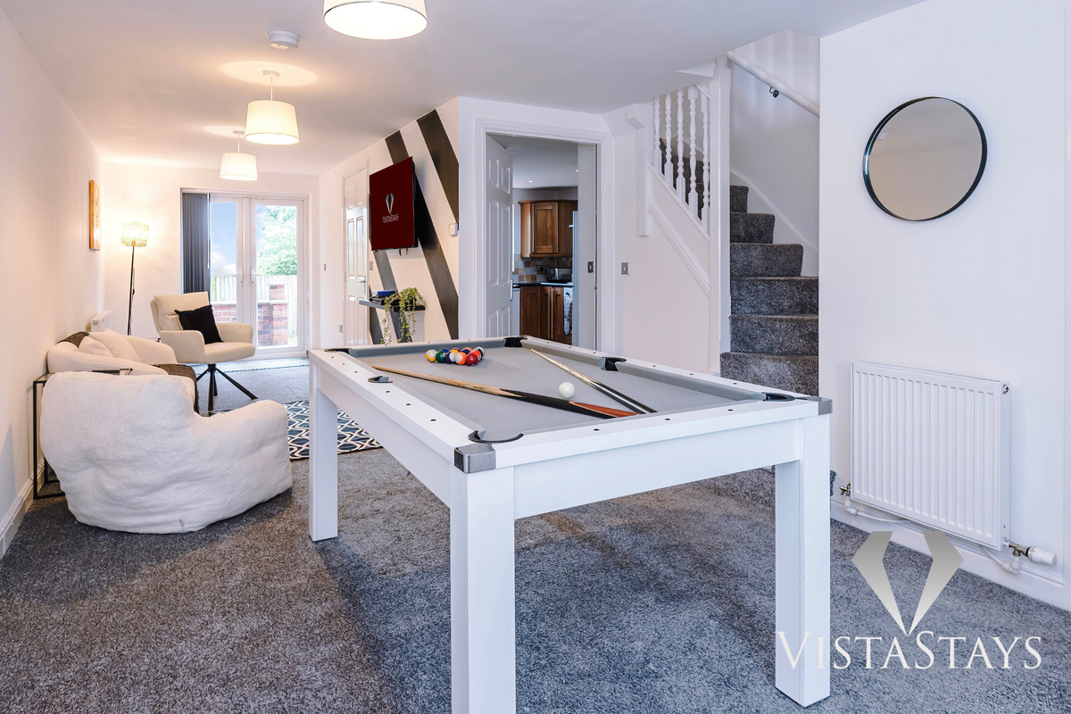 *Last Min Escape!* Netflix | Parking | Pool Table