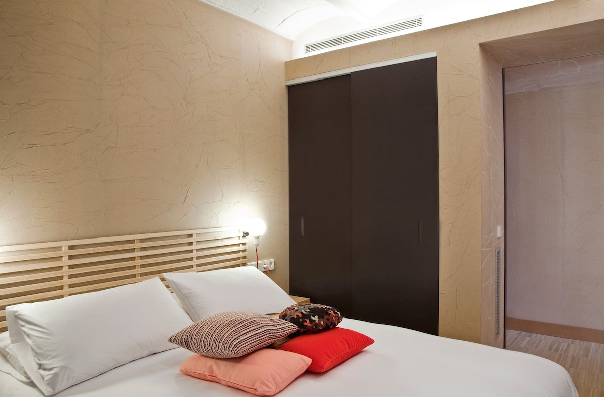 Playful 2 Bed Penthouse in Eixample gallery image 5