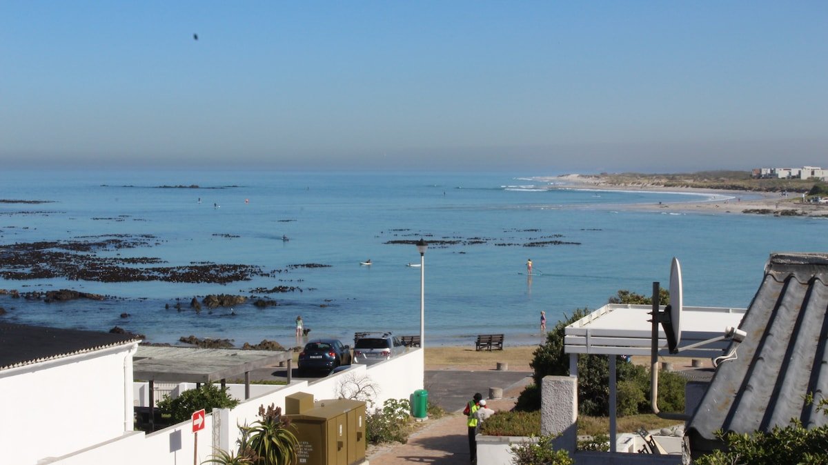 Blouberg Luxury Beach House Steps from the Beach gallery image 4