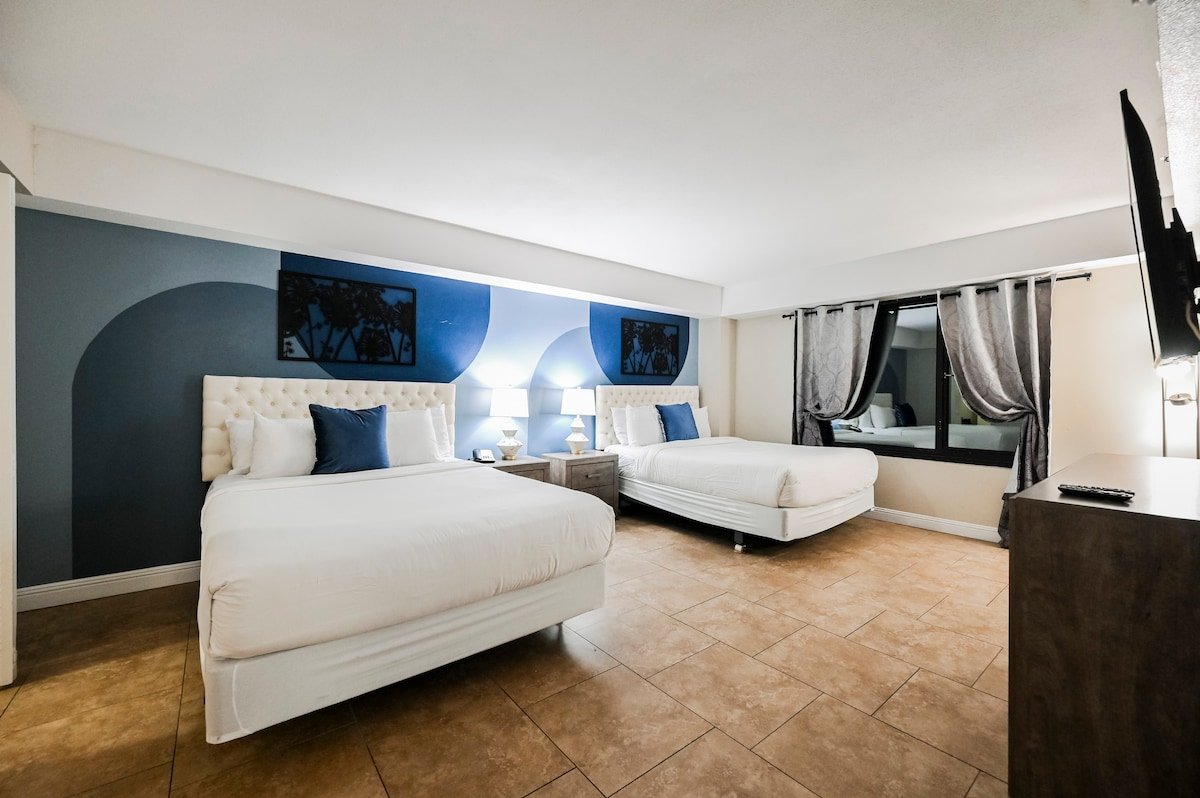 N8 2BD/2BA | Center of the Strip | Sleeps 8 gallery image 2