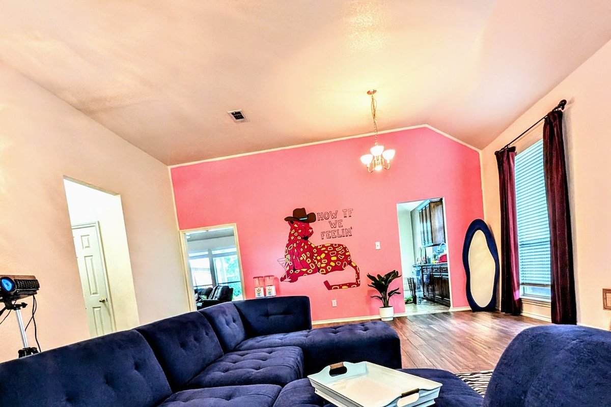 Stockyards & AT&T Stadium with Pool! gallery image 2