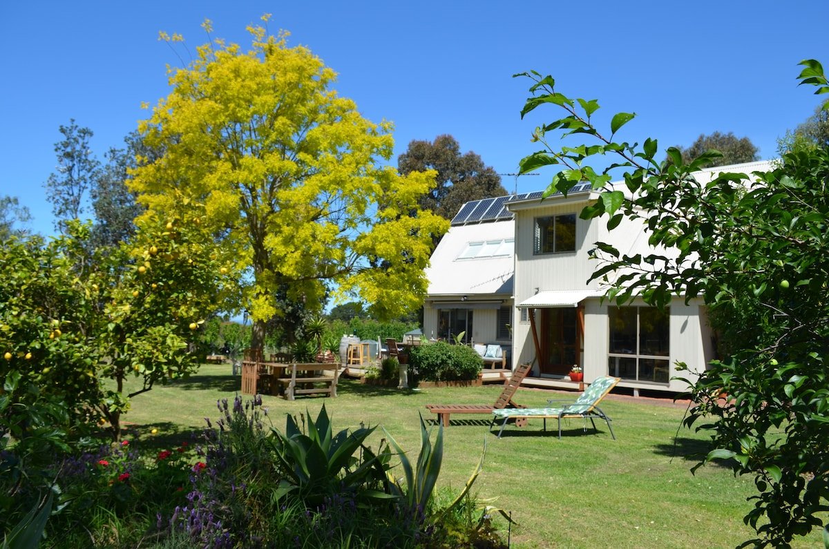 Coastal 3Acre Paradise-5min drive to beach&town gallery image 2